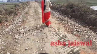 गांव की देसी आंटी अकेले जाते हुए पटा के पहली बार जोरदार चुदाई का मज़ा लिया