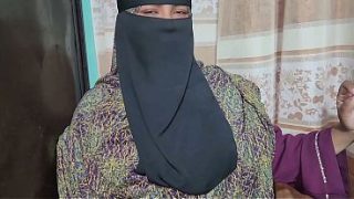Menggairahkan Guru Anak Tiriku di Rumah Kosong