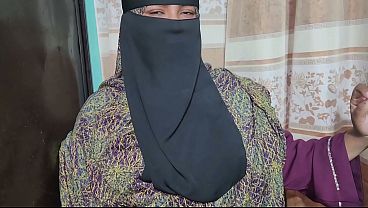 Menggairahkan Guru Anak Tiriku di Rumah Kosong