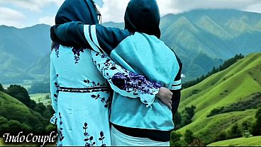 Istri berjilbab nakal selingkuh saat suami asyik liburan di Bali dengan selingkuhannya, sampai melahap cairan panas kekasih gelap.
