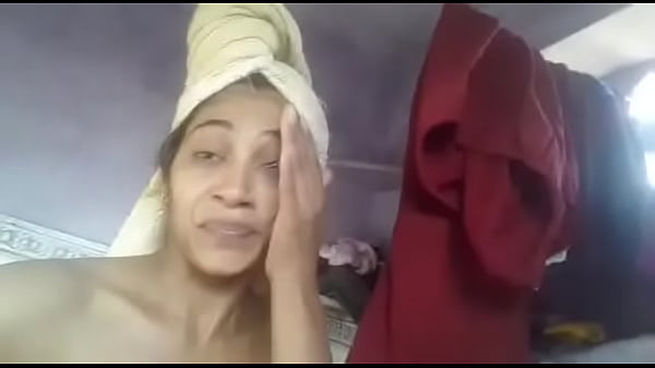 Gadis Desi memamerkan tubuh seksi nan menggoda