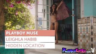 Gadis Arab Seksi Leighla Habib Telanjang dan Mandi dengan Senyum Menggoda