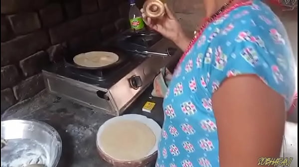Video panas bhabhi India mengisap kontol