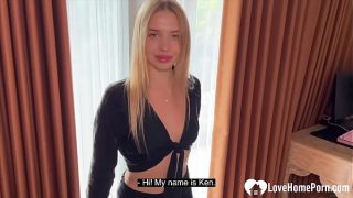 Gadis Rusia panas melahap batang kerasku dengan liar
