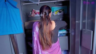 Pembantu India ber-pantat besar ketahuan mencuri celana dalam majikan, lalu suaminya menggenjot memek berbulunya dari belakang dengan suara Hindi