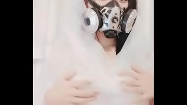 Masturbasi dengan Dildo Tiongkok yang Menggoda untuk Memuaskan Vagina yang Menggairahkan