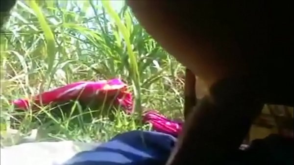 Gadis Remaja Desi Diharduki Ganas di Tengah Hutan