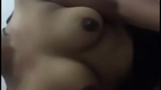 Gelap Menggoda Puting-Puting Desi yang Menggairahkan