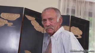 Nenek Thai dan Ayah Tiri Berpengalaman Menjelajahi Selatan Perbatasan