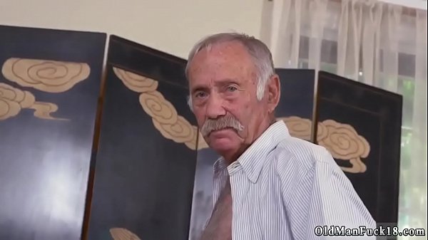 Nenek Thai dan Ayah Tiri Berpengalaman Menjelajahi Selatan Perbatasan