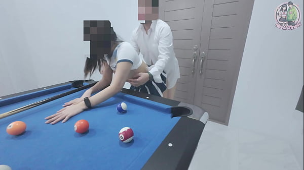 Gadis Thailand Naik ke Meja Biliar… Lalu Dihardcore Hingga Menggila! Suara Erangnya Bikin Greget