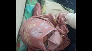 Tante Riani melahap kontol dengan penuh nafsu dan merasakan kenikmatan yang tak terlupakan