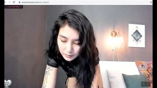 Gadis Jepang mungil menari seksi hanya untukku secara langsung