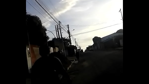 Lidi yang bergoyang liar di ranjang