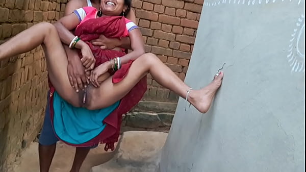 Gadis desa India dengan kemaluan yang menggoda