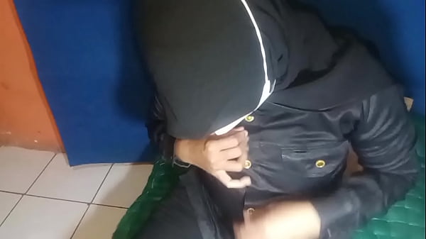 Satpam Wanita Sangean Colmek Sampai Muncrat Deras