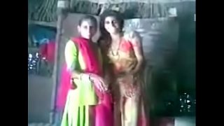 Keseruan Lesbian Desi yang Menggoda