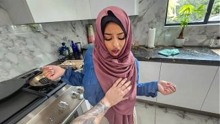 Istri Berhijab yang Bergairah Ingin Selamatkan Pernikahan dengan Belajar Memberikan Oral dan Bicara Kotor – Hijablust