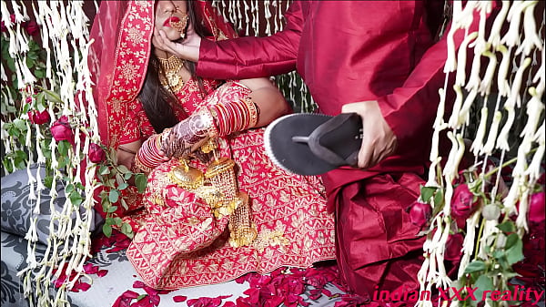 Pernikahan India yang panas dan malam pertama yang liar