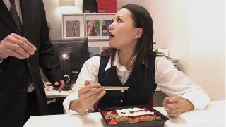 Tetesan Nafsu di Balik Meja Kantor Jepang