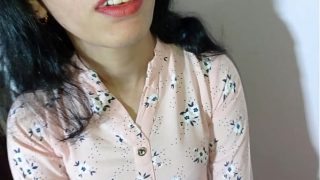 Gadis yang menyewa rumah menggoda tuan tanah dengan adegan panas full HD dan suara desi yang menggairahkan