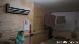 Gadis Arab Muda dan Teman Kencan Kakak Tirinya Menggoyang Teman Mainnya