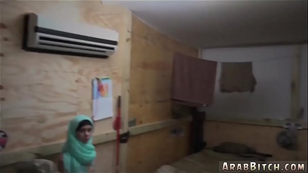 Gadis Arab Muda dan Teman Kencan Kakak Tirinya Menggoyang Teman Mainnya