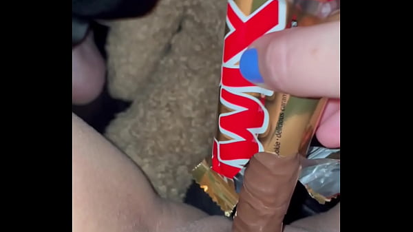 Kopi Cappuccino dan Cokelat Twix Menggoda di Lubang Merah Tua Perawan 18 Tahun – Nafsu Makan Liar dan Erotis – Gadis Porno Los Angeles Menggesek dan Merintih – Bintang Amatir Terpanas dari Saudi, Putih Salju Arab yang Haus BBC Amerika
