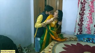 Perempuan Tua India yang Bergairah Melawan Remaja Seksi!! Adegan Ranjang Berbahasa Hindi