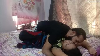 Adik Tiri India dan Kakak Tiri: Video Bercinta Terpanas dengan Suara Jernih dan Musik Menggoda