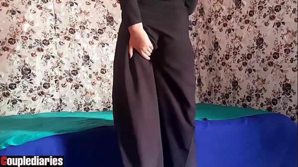 Istri berhijab Arab panas dan memanggil kekasihnya