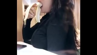 Monica Adhea, Model Indonesia yang Panas dan Menggoda dengan Aksi Blowjobnya