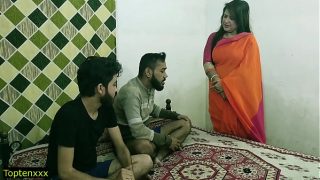 Malkin Bibi dan Dua Pemuda Tampan Beraksi dalam Adegan Panas Bertiga dengan Suara Hindi yang Menggairahkan