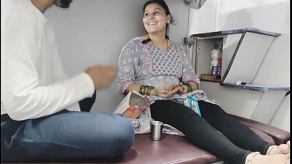 Gadis Muda dan Ayah Tirinya Beraksi Mesra di Kereta dari Kashmir ke Kanyakumari