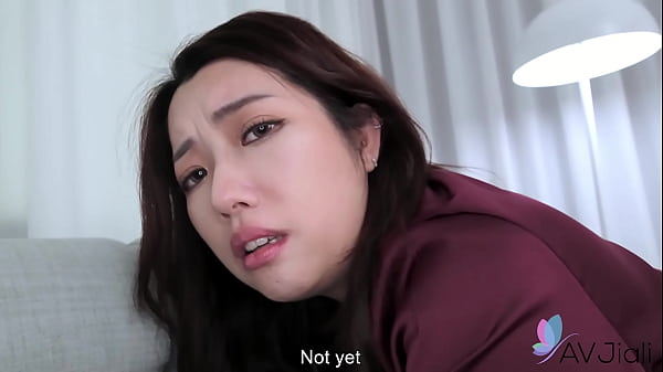 Cici, Ibu Rumah Tangga Tionghoa Seksi dengan Payudara Besar, Bermain dengan Kontol Keras.