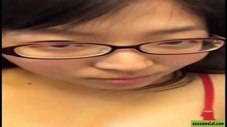 Webcam Amatir Asia: Tampilan Eksplisit dan Menggoda di Layar