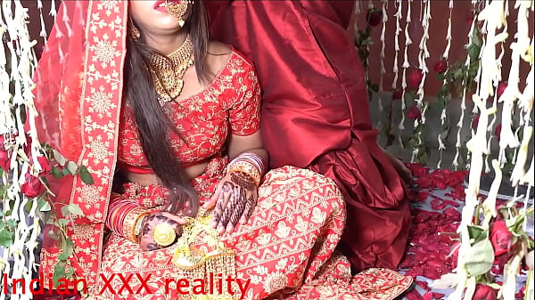 Gadis India panas menunggu malam pertama yang liar