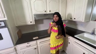 Amira Ali, Sang Pelayan yang Menggoda demi Uang Panas
