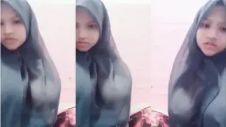 Gadis Berjilbab Hitam Tersingkap, Utingnya Menggoda