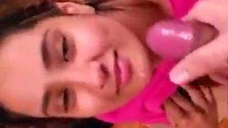Gadis India merintih kesenangan dengan wajah penuh kenikmatan