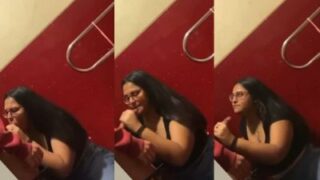 Gadis montok memberikan blowjob liar di bioskop terbuka