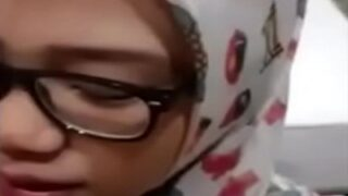 Gadis Muslim merasakan cairan pria dalam video panas dari Bangladesh