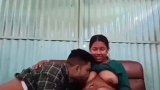 Gairah liar mengisap payudara besar dan nikmati adegan panas ala Bangladesh