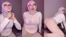 Goyang Hot Gadis Berhijab Twerk Menggoda
