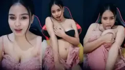 Kigkin Marcha Cantik Meremas Payudara dan Mengeluarkan Desahan Nafsu