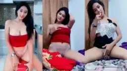 Ratu Biola Alexa Toge Menari Nakal dengan Mango yang Menggoda