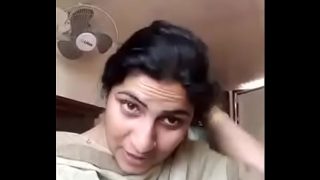 Istri Desi yang menggairahkan