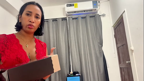 Ibu Tiri Montok Leyne Rodriguez Terjebak dan Dihardiki Anak Tiri yang Horny