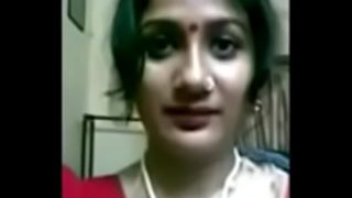 Desi bengali ibu rumah tangga montok dengan payudara besar menggoda