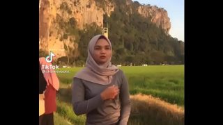 Hijab bergoyang menggoda hingga memuncak nafsu